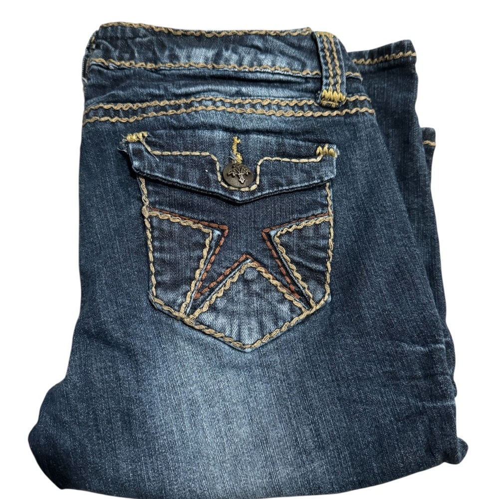 5/$15 🛍️ Blue Jean Capris with Embroidered Pocket
